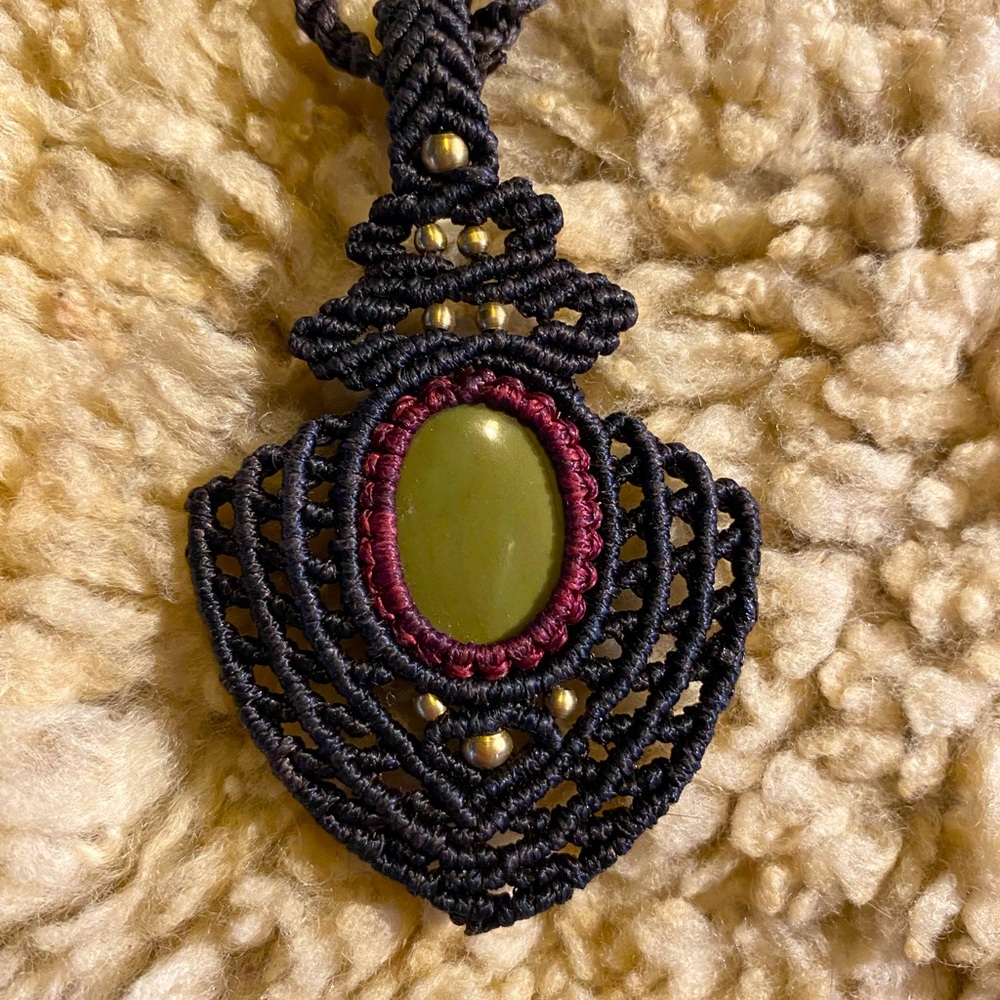 Macrame pendant with Agate stone